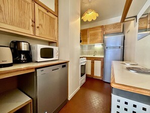 Fridge, microwave, dishwasher, coffee/tea maker