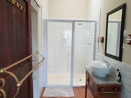 Quarto duplo | Banheiro | Toalhas de banho 