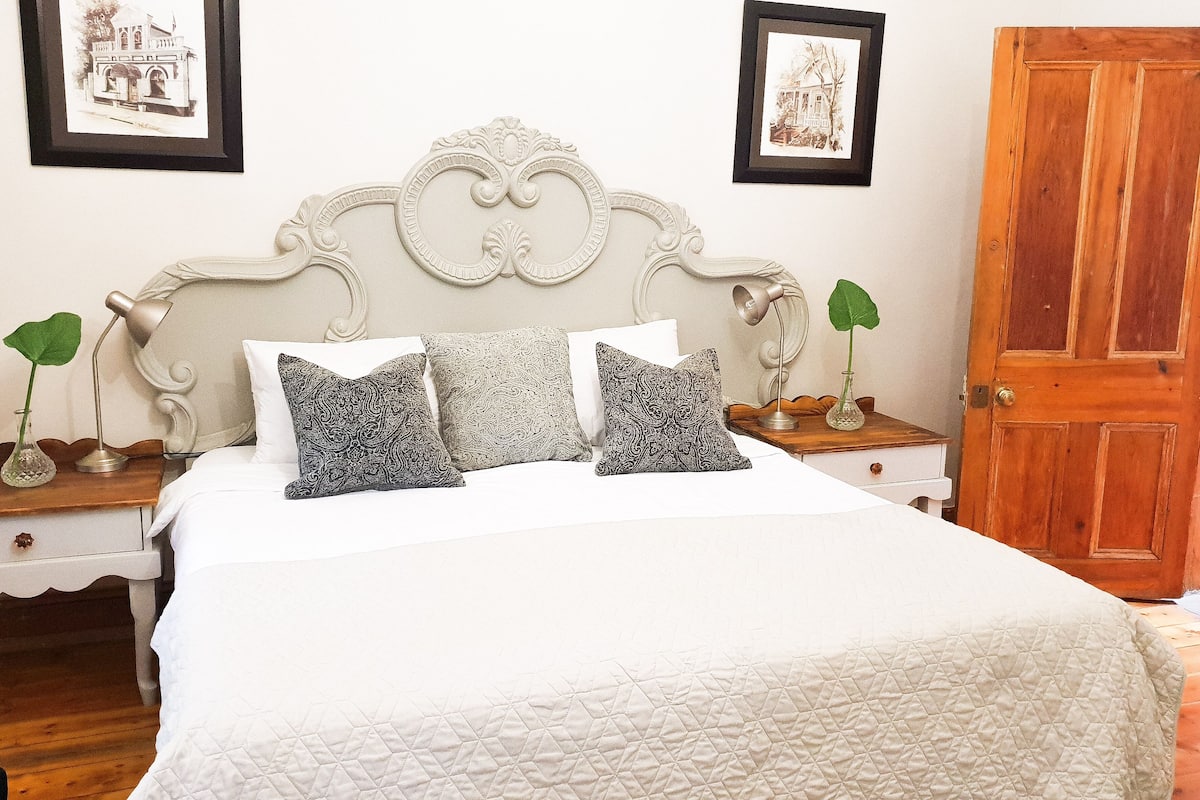 Suite familiar | Muebles diferentes, escritorio y wifi gratis
