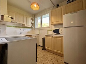 Køleskab, mikrobølgeovn, ovn, kogeplade