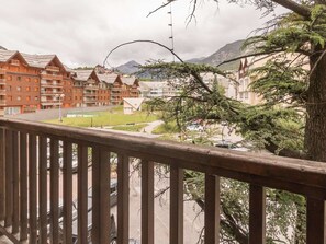 Property grounds - Cozy studio with sleeping area, near cable car and center, parking (Briançon)