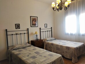 3 habitaciones, tabla de planchar con plancha y wifi 