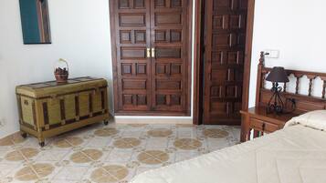 3 bedrooms, iron/ironing board, WiFi, wheelchair access