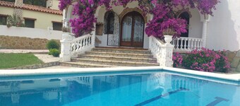 Detached villa for 6 people located in Miami Playa