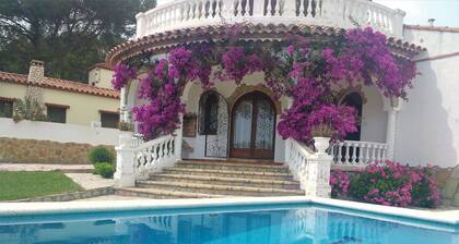 Detached villa for 6 people located in Miami Playa