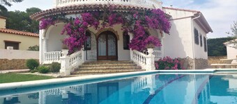 Detached villa for 6 people located in Miami Playa