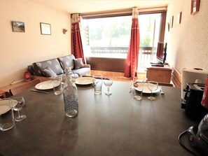 Interior - Cozy Mountain Studio for 4 with Ski-In Access and Seasonal Pool (La Salle-les-Alpes)