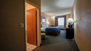 Laptop workspace, blackout curtains, iron/ironing board, free WiFi - Miles City Hotel (Miles City)