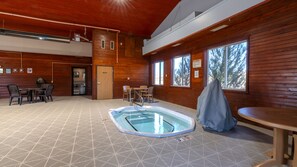 Indoor spa tub - Miles City Hotel (Miles City)