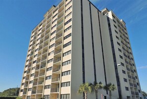 Exterior - 3BR Condo in Myrtle Beach: Perfect for Families (MYRTLE BEACH)