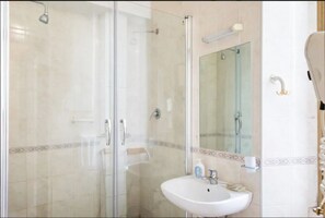 Free toiletries, hair dryer, bidet, towels - Alex Romano (Rome)