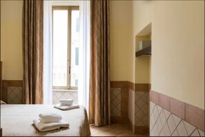Coffre-fort, bureau, accĂšs au Wi-Fi (inclus), literie fournie