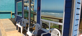 American Classic Guesthouse - Historic Nye Beachfront