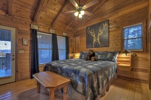 2 bedrooms, memory-foam beds, iron/ironing board, free WiFi