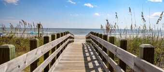 FRONTE MARE, INDOOR & Piscina all'aperto, vasca idromassaggio, Lazy River, CHIEDI GLI SPECIALI !!