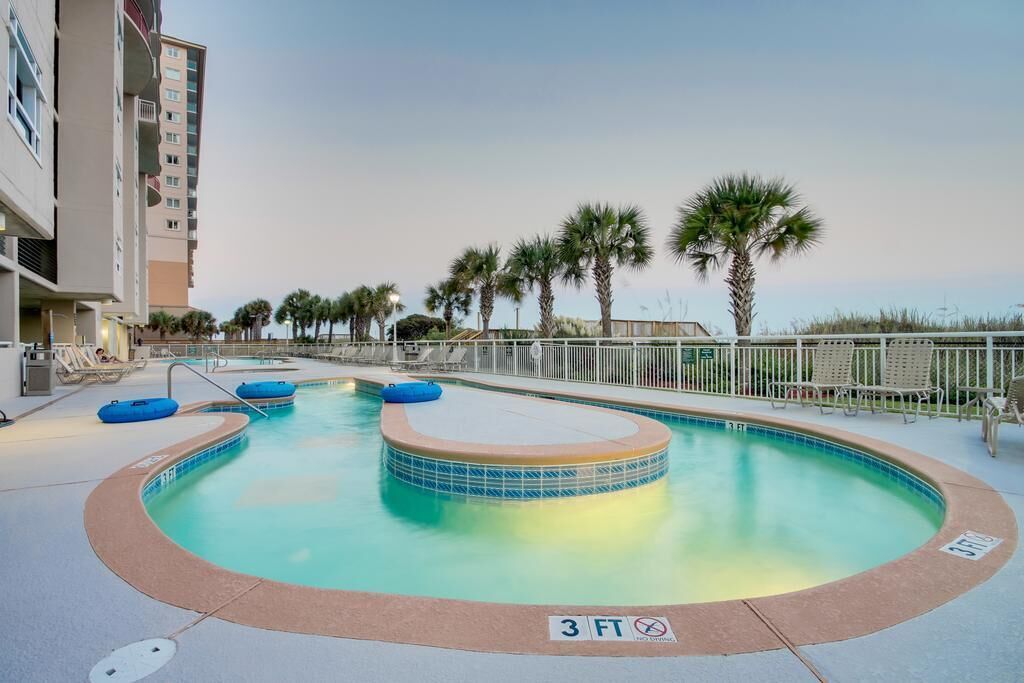 5+ nights in AUG available BEACHFRONT, 2 Pools, Lazy River, Hot Tub, 2 Balconies