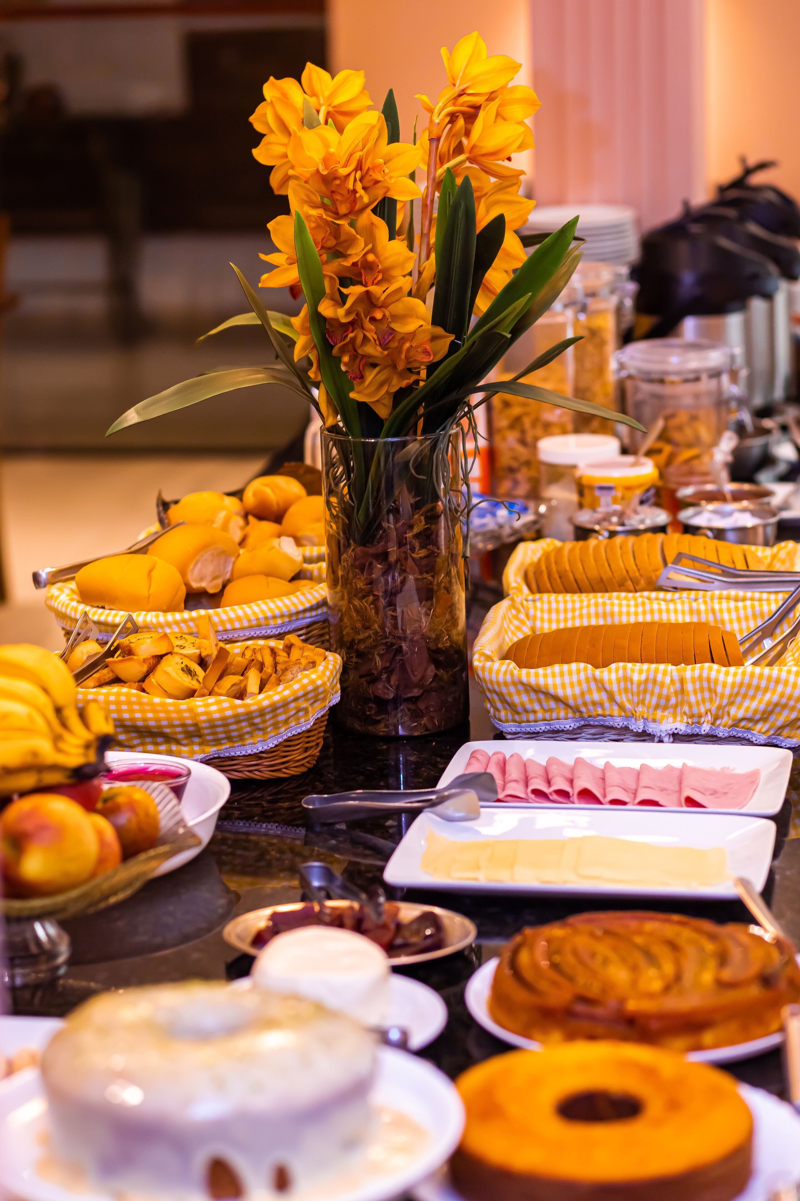 free daily full breakfast