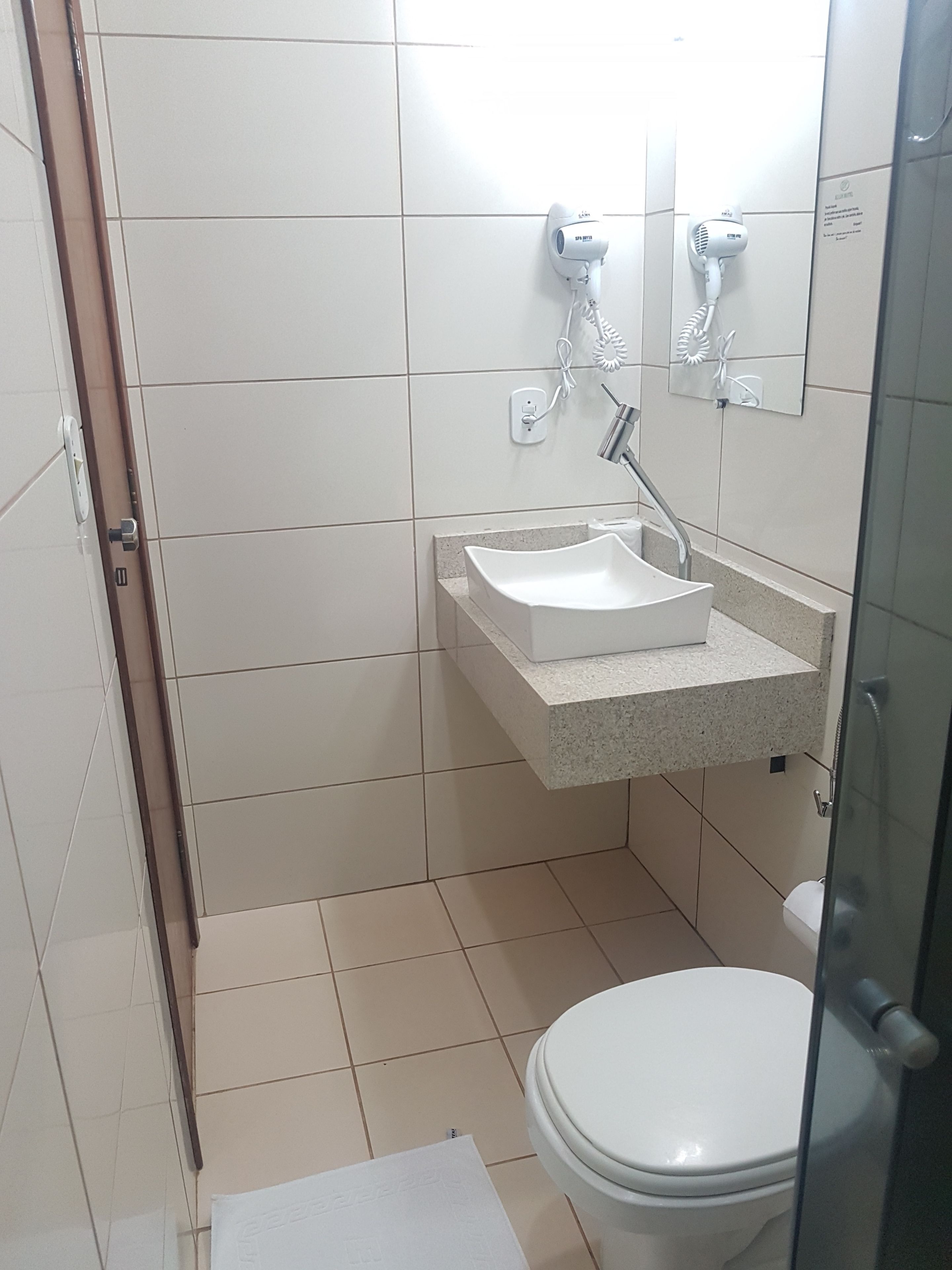 deluxe double room | bathroom sink