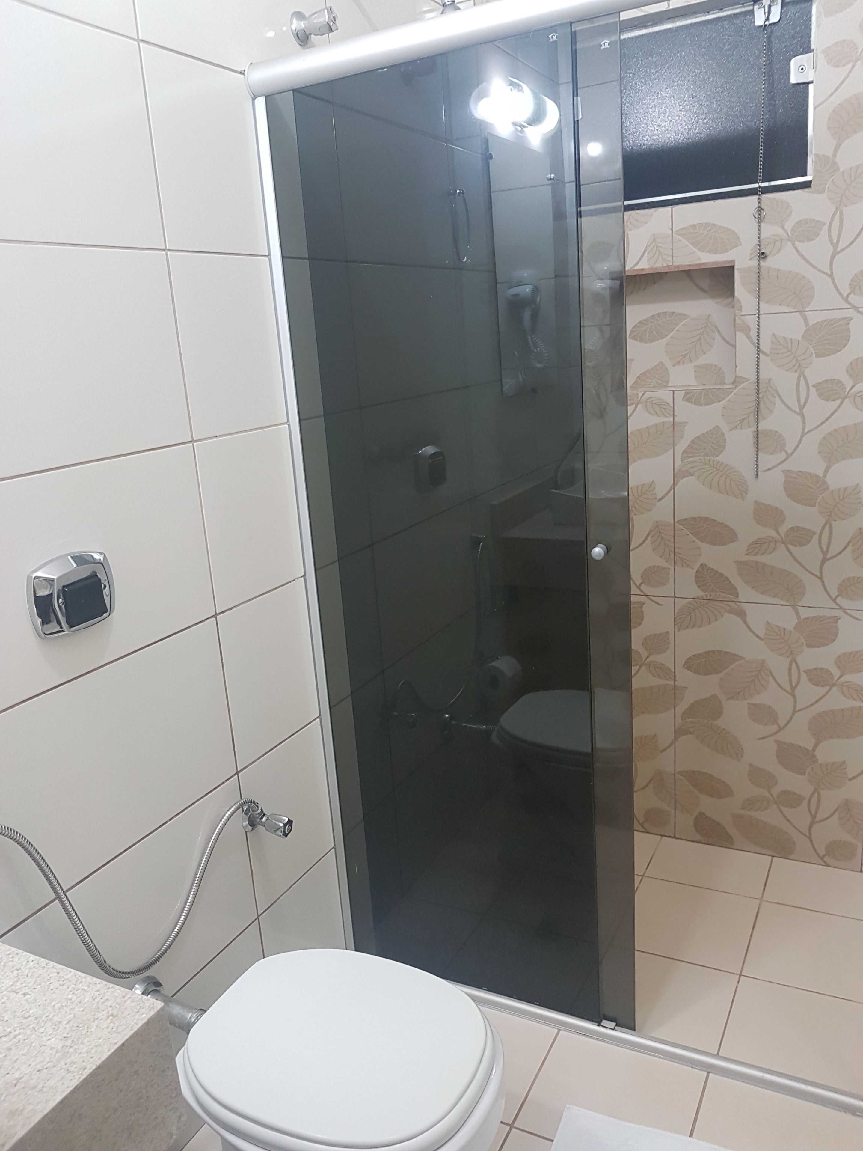deluxe single room | bathroom | shower, towels