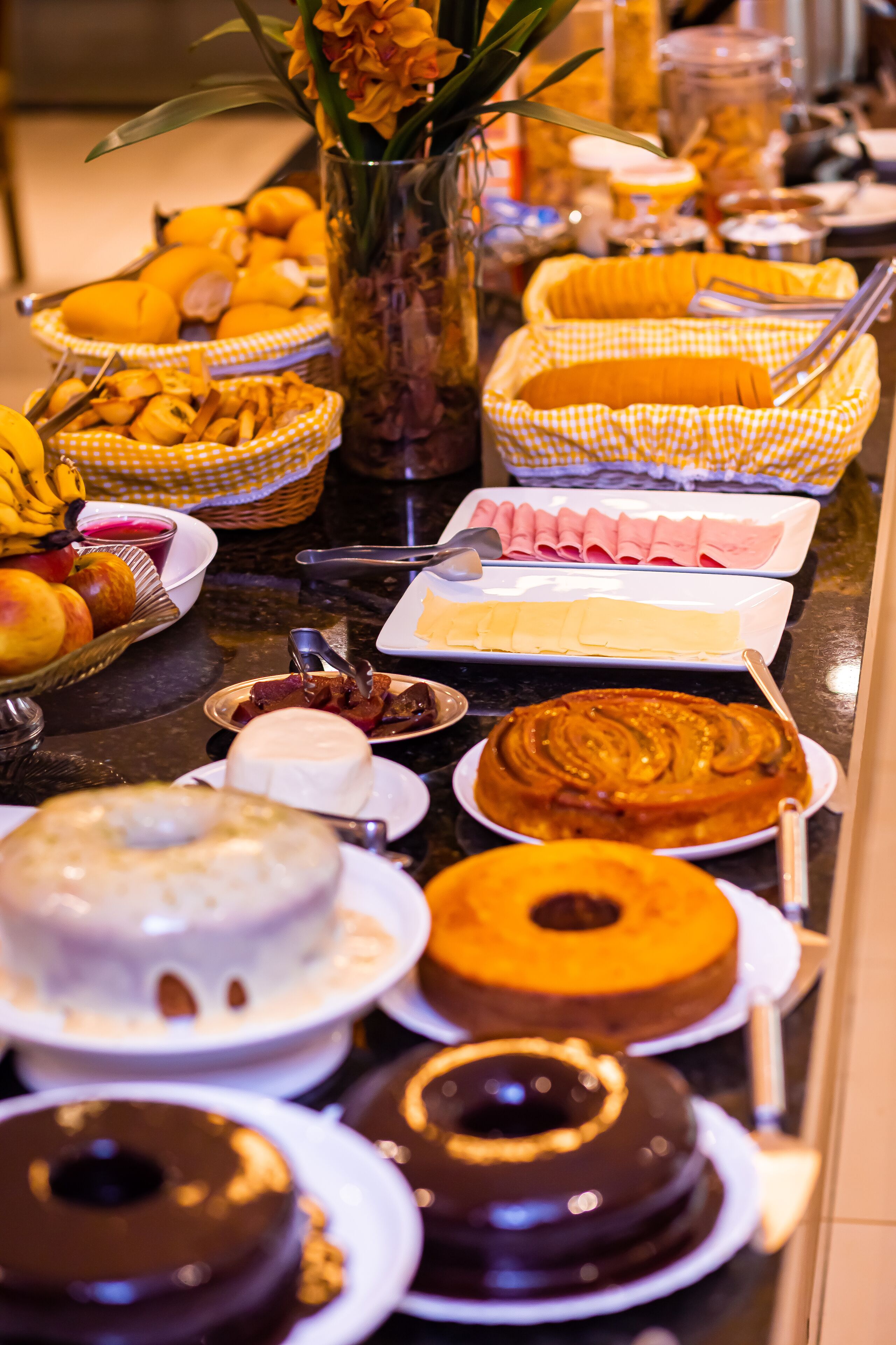 free daily full breakfast