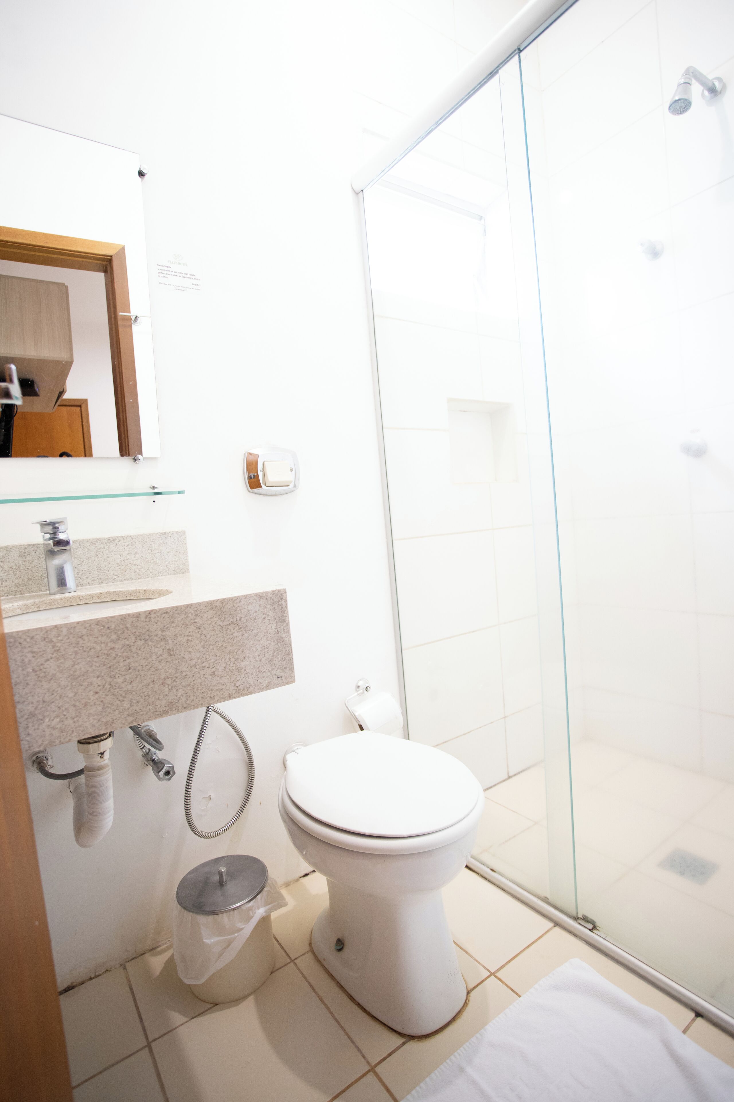 standard double room | bathroom | shower, towels
