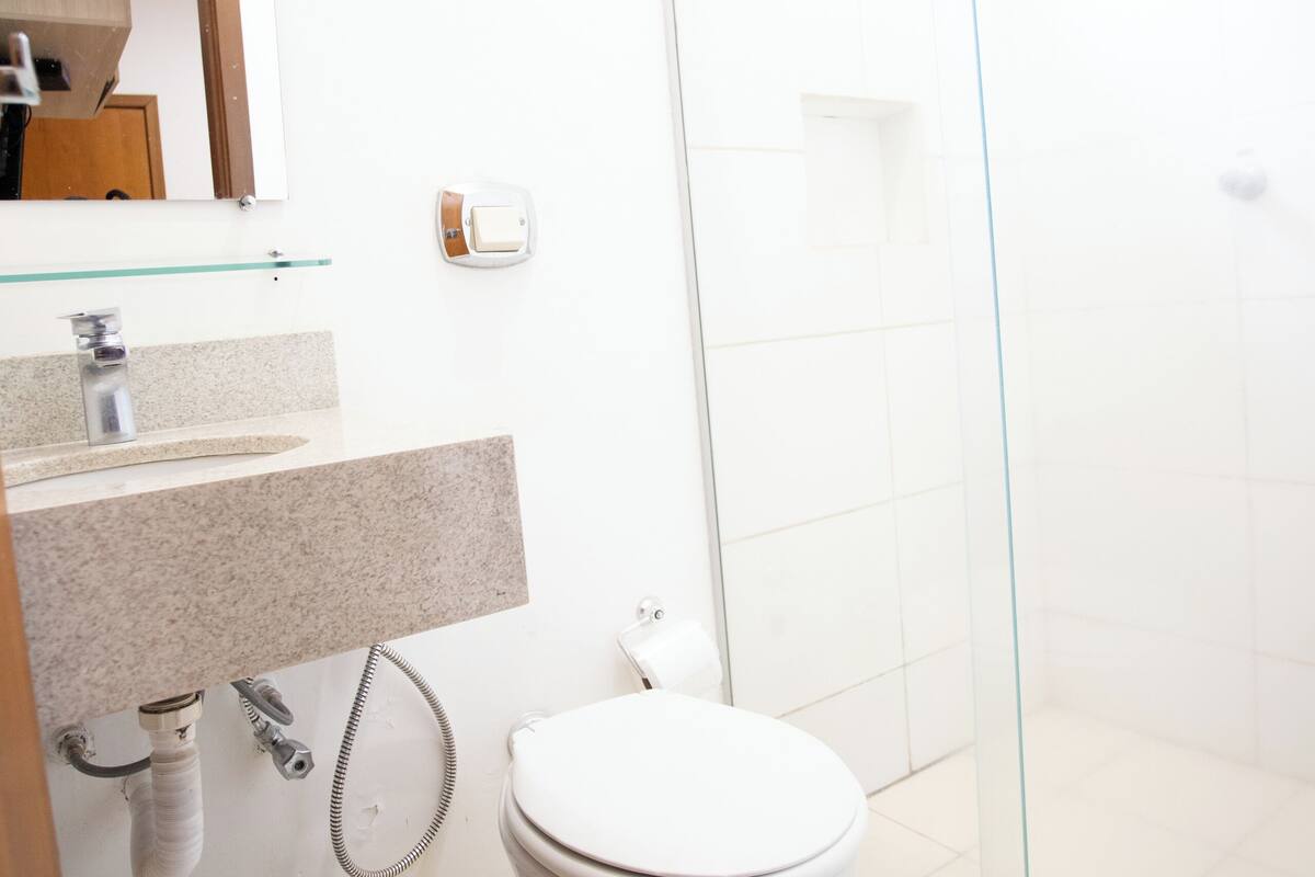 standard double room | bathroom | shower, towels