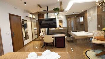 Superior Room, 1 King Bed | Minibar, desk, free WiFi, wheelchair access