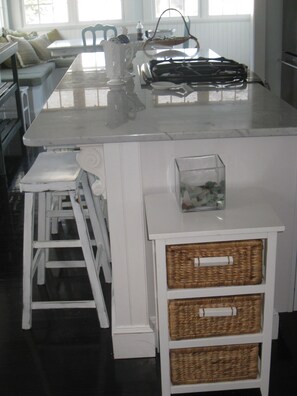 Interior -  BEACH HOUSE only steps away from the beach.... (Hull)