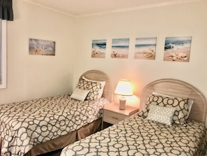 3 habitaciones, tabla de planchar con plancha, wifi y ropa de cama 
