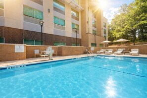 Seasonal outdoor pool, open 9:00 AM to 9:00 PM, pool umbrellas - Holiday Inn Express & Suites Charlotte - Ballantyne by IHG (Charlotte)