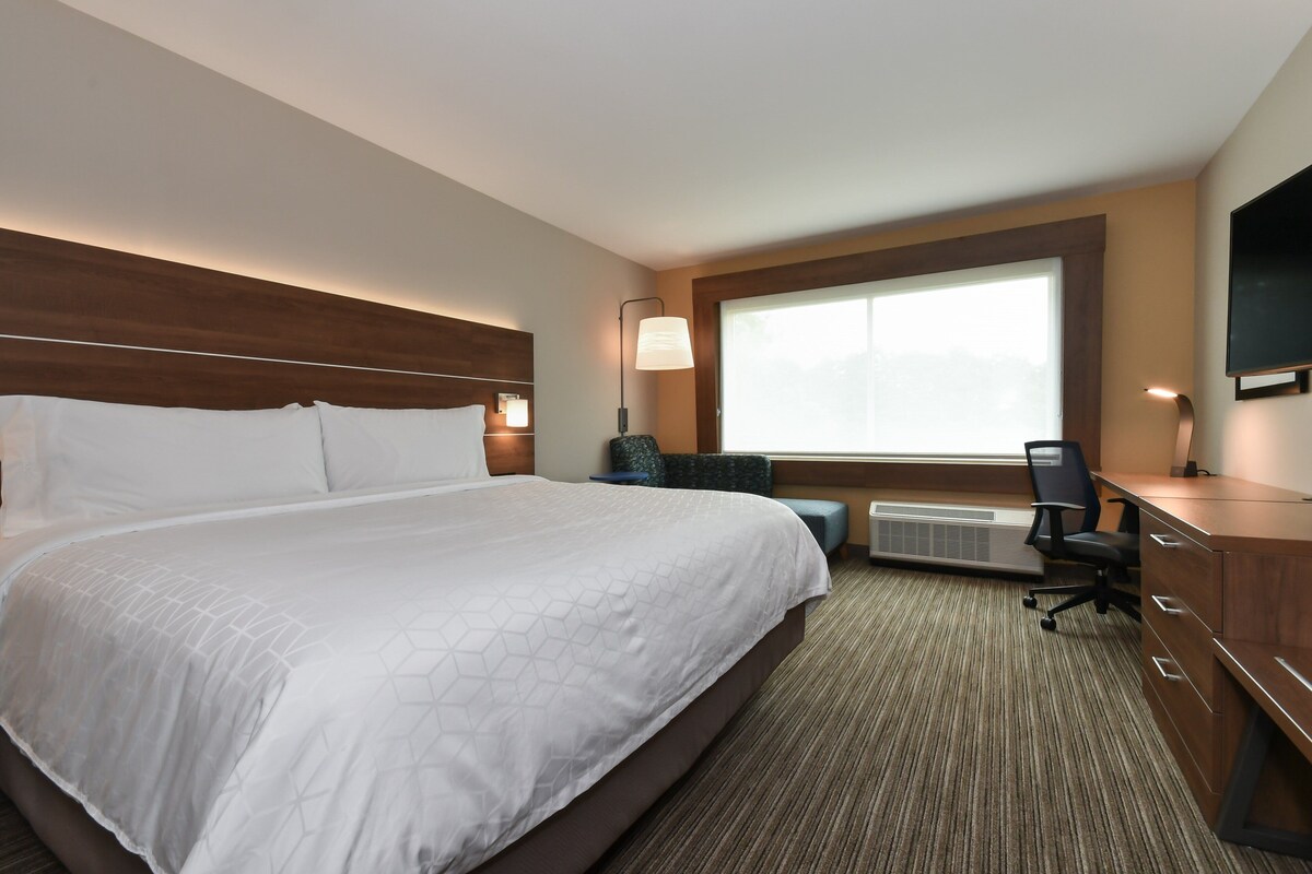 Down duvets, pillow-top beds, desk, laptop workspace