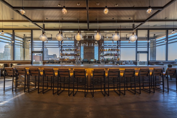 2 bars/lounges, rooftop bar