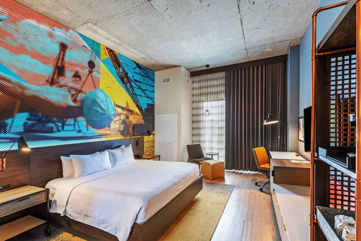 standard room, 1 king bed | 1 bedroom, egyptian cotton sheets, premium bedding, in-room safe