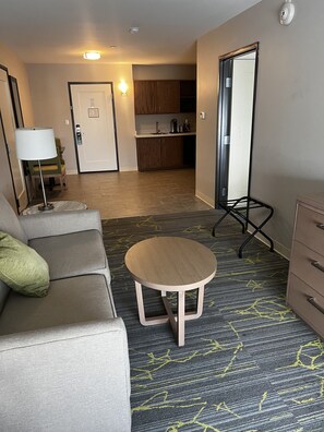 Living area - Holiday Inn & Suites Houston NW - Vintage Park Area by IHG (Houston)