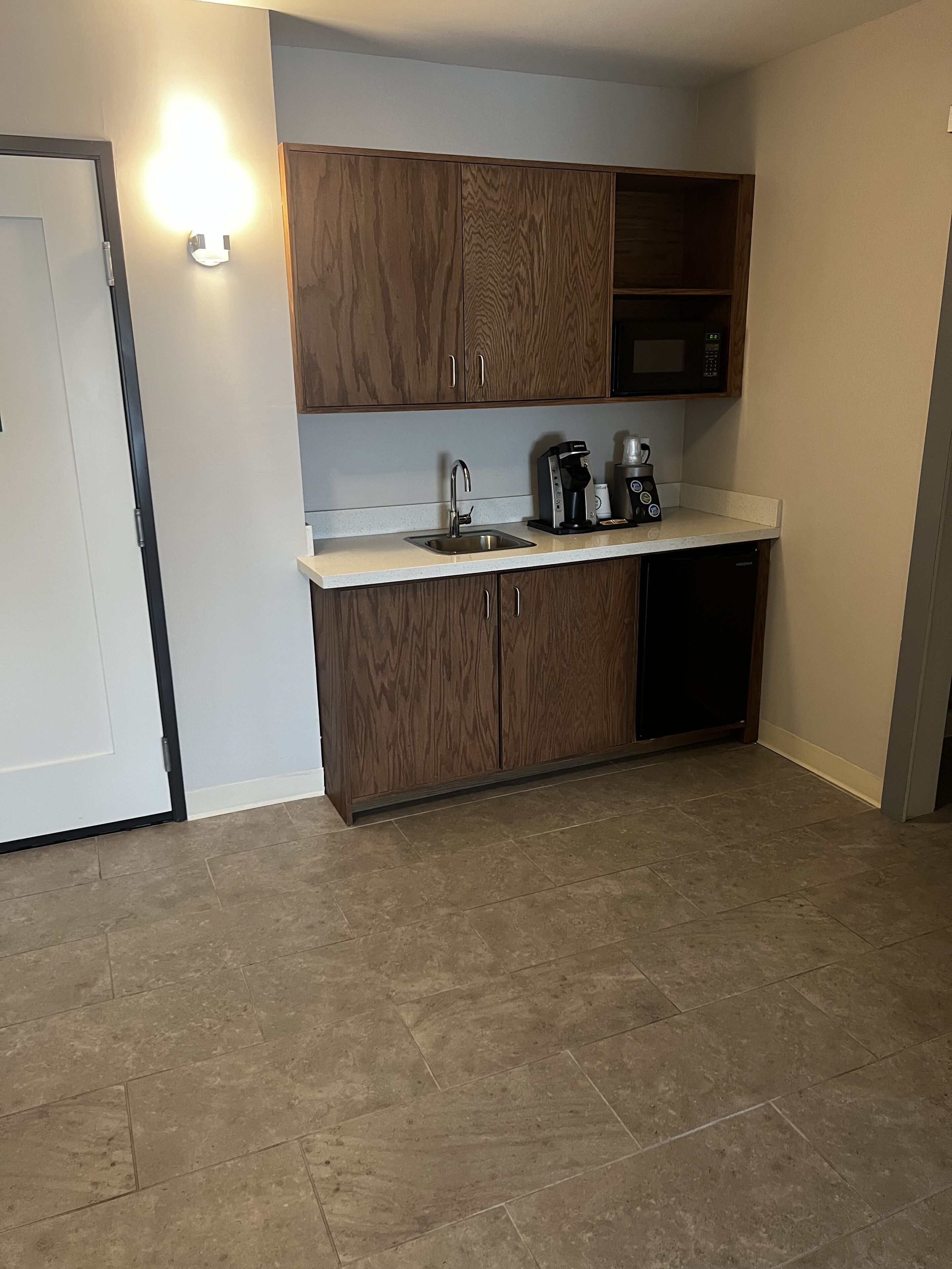 suite, 1 king bed with sofa bed (additional living area) | living area | 42-inch flat-screen tv with cable channels, tv