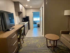 Down comforters, pillowtop beds, desk, laptop workspace - Holiday Inn & Suites Houston NW - Willowbrook by IHG (Houston)