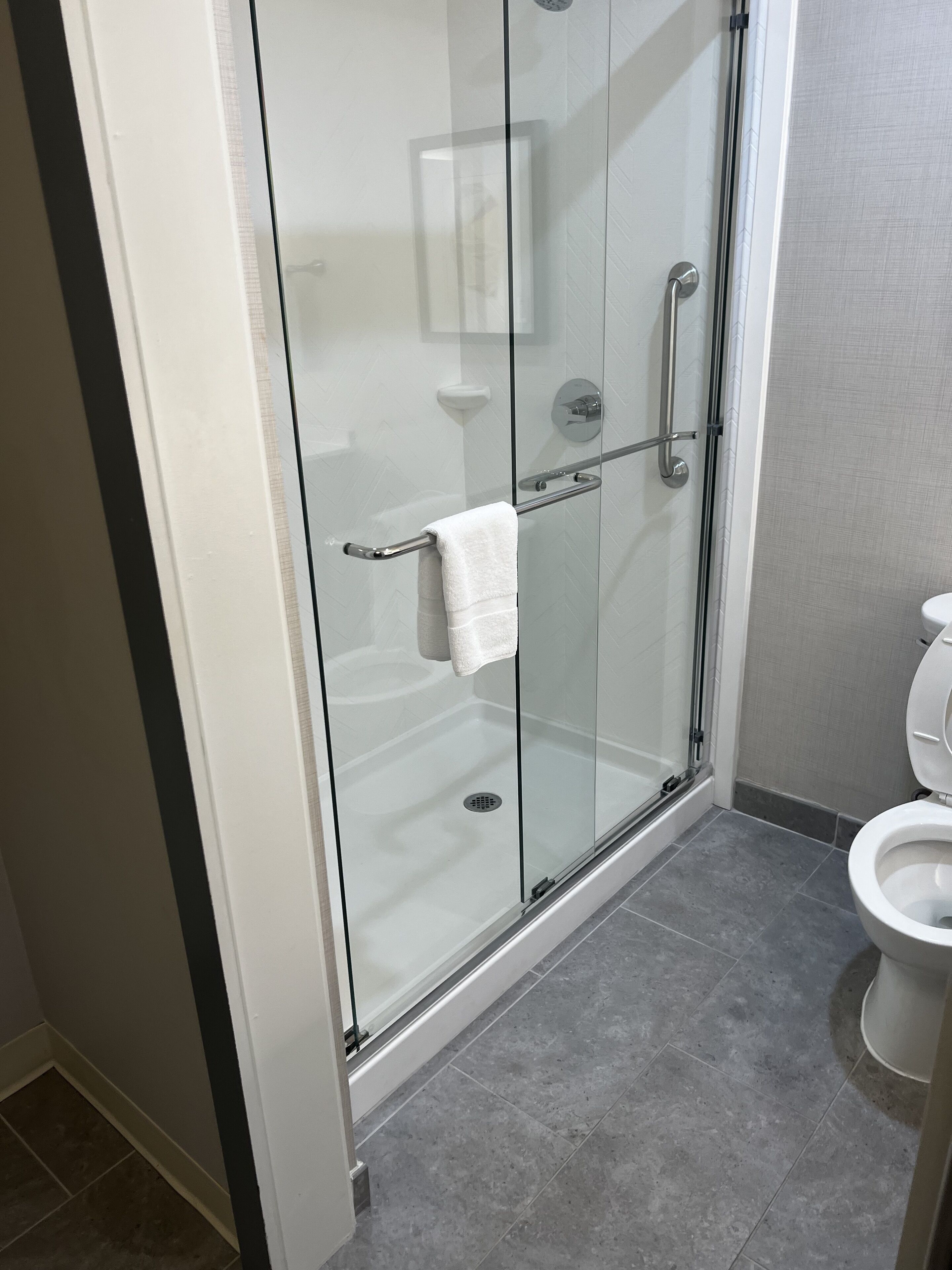 standard room, 1 king bed (walk-in shower) | bathroom | free toiletries, hair dryer, towels, soap