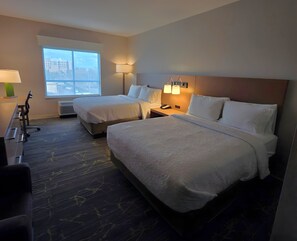Down comforters, pillowtop beds, desk, laptop workspace - Holiday Inn & Suites Houston NW - Willowbrook by IHG (Houston)