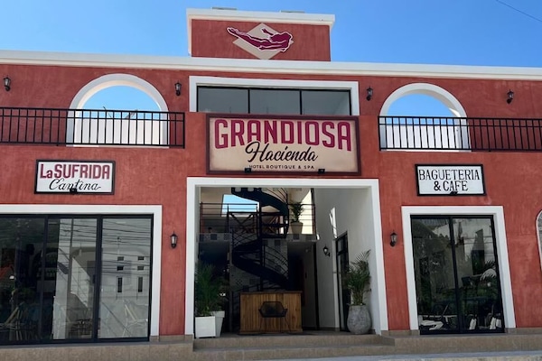 Fachada de la propiedad