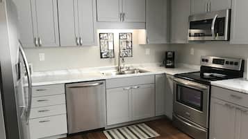 Refrigerador, microondas, horno, placa de cocina