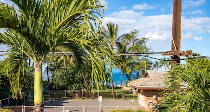 Ocean View Studio Steps to Beach - Pool, Spa & Pickleball - Free parking & Wi-Fi