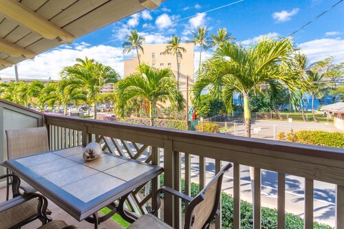 Ocean View Studio Steps to Beach - Pool, Spa & Pickleball - Free parking & Wi-Fi