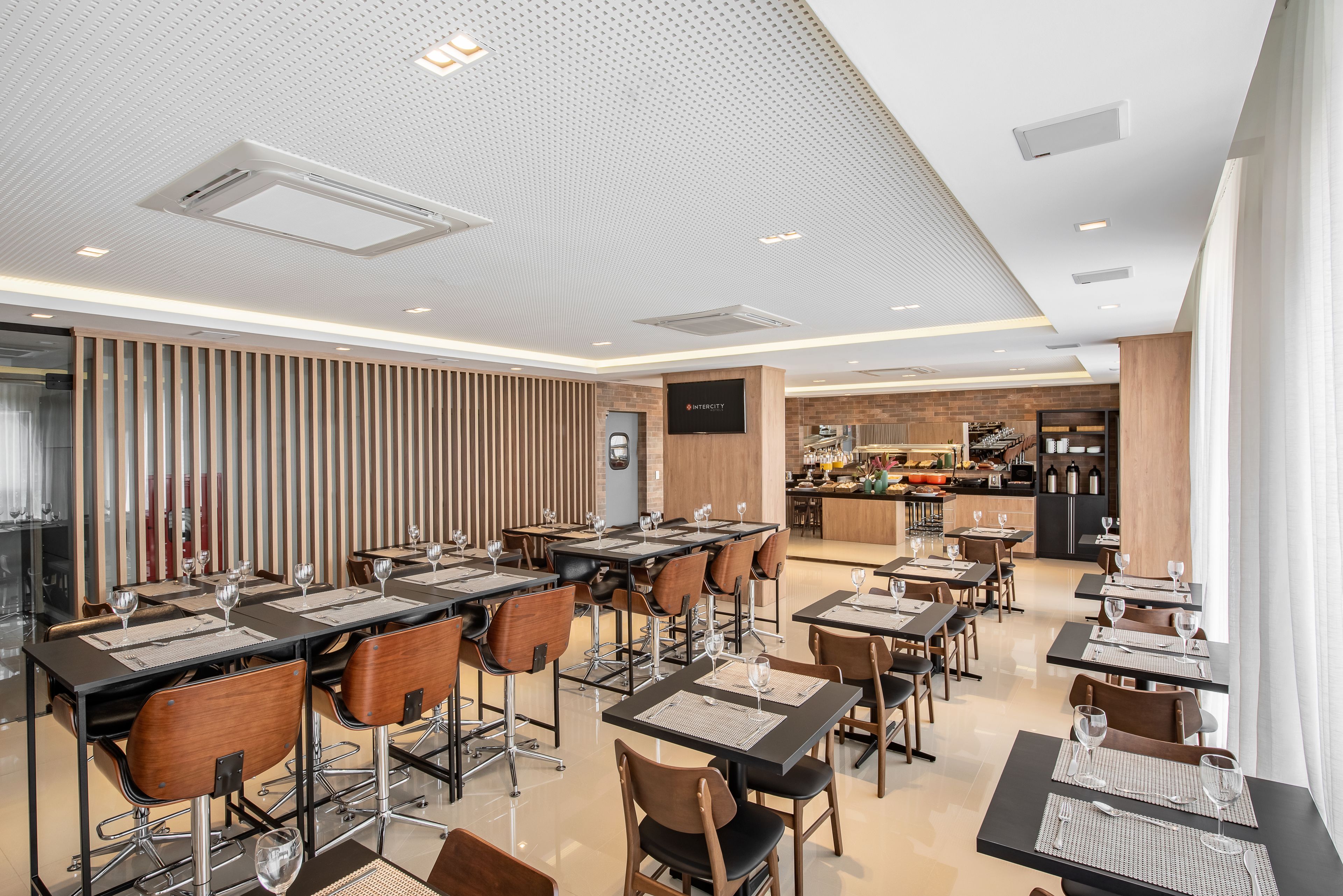 lunch and dinner served