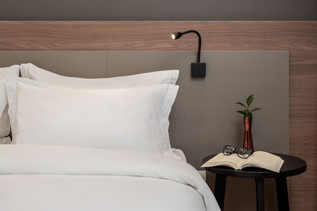 Premium Casal - 1 Cama Queen | 1 slaapkamer, een minibar, een bureau, verduisterende gordijnen