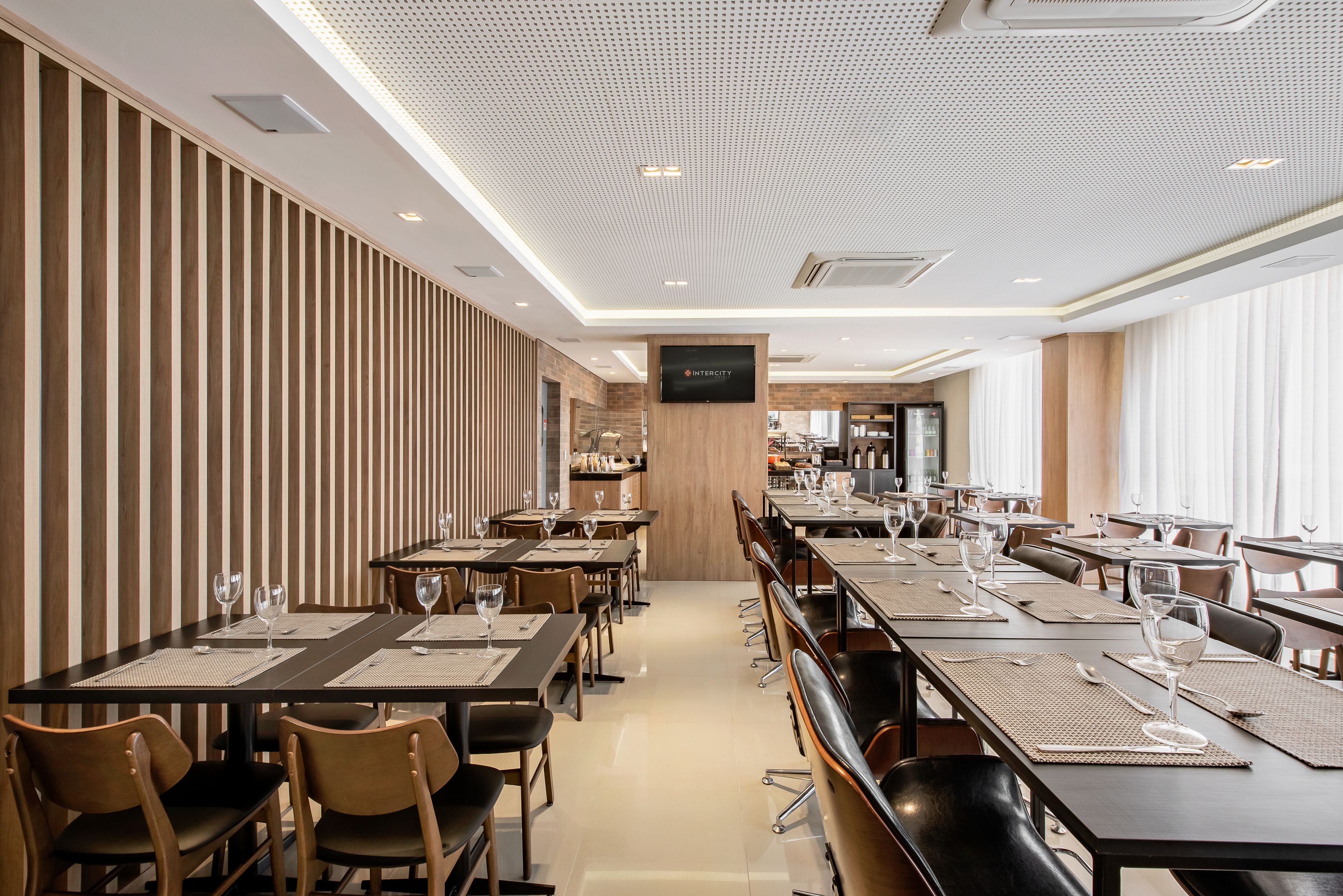 lunch and dinner served