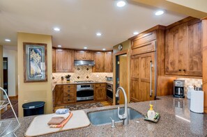 冰箱、微波炉、烤箱、炉灶