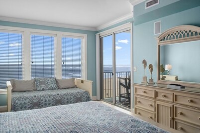 Oceanfront and Boardwalk luxury condo - 705