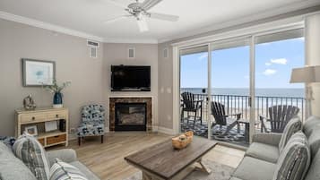 TV connectée, cheminée, lecteur de DVD, vidéothÚque