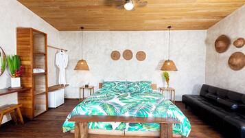 Habitación doble Deluxe, 1 cama King size y sofá cama, con acceso para personas discapacitadas (Fan) | Ropa de cama de alta calidad y decoración personalizada