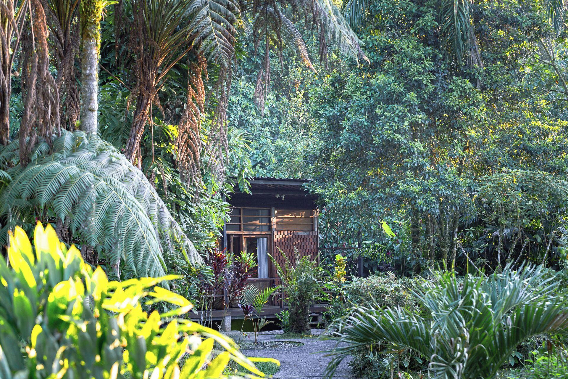 Vista frontal de la propiedad